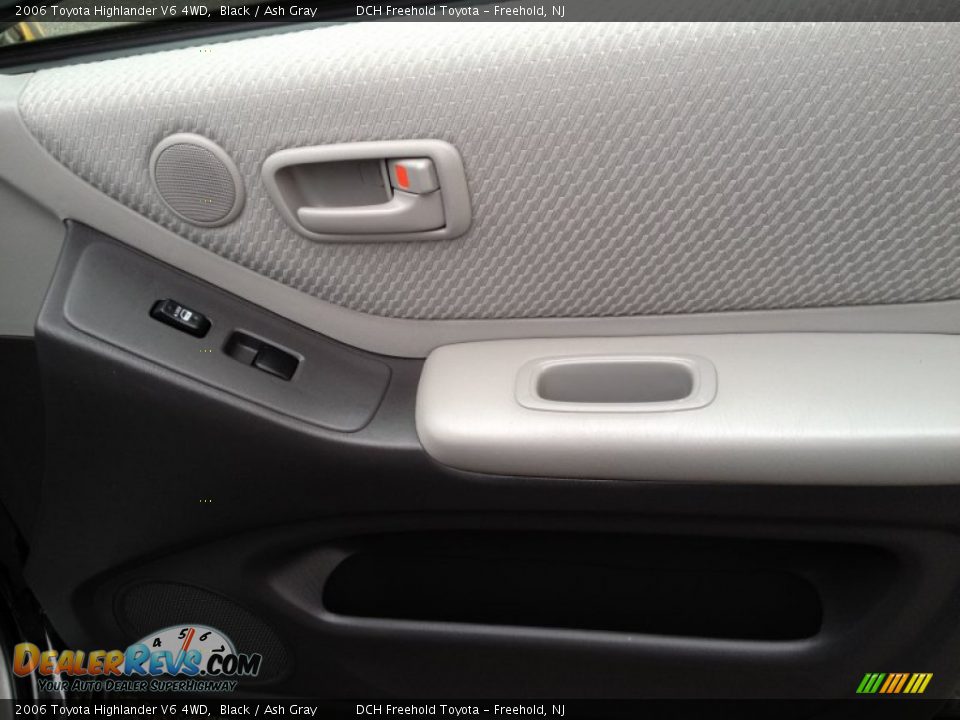 2006 Toyota Highlander V6 4WD Black / Ash Gray Photo #26