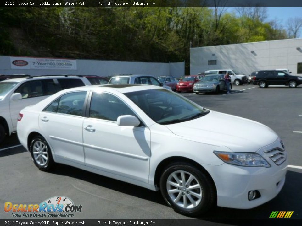 2011 Toyota Camry XLE Super White / Ash Photo #1