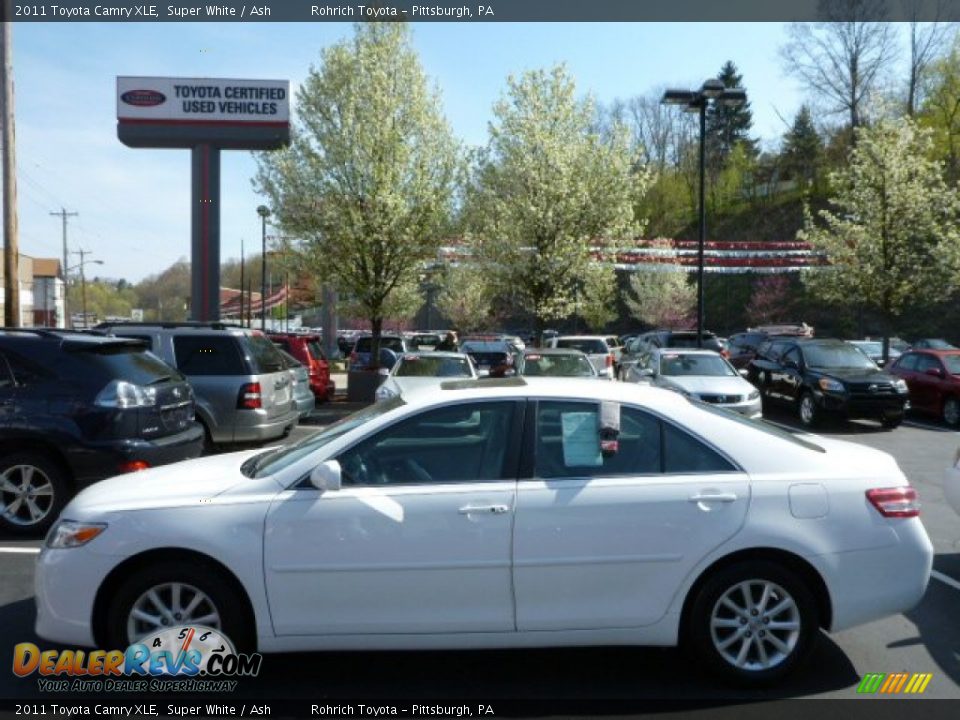 2011 Toyota Camry XLE Super White / Ash Photo #2