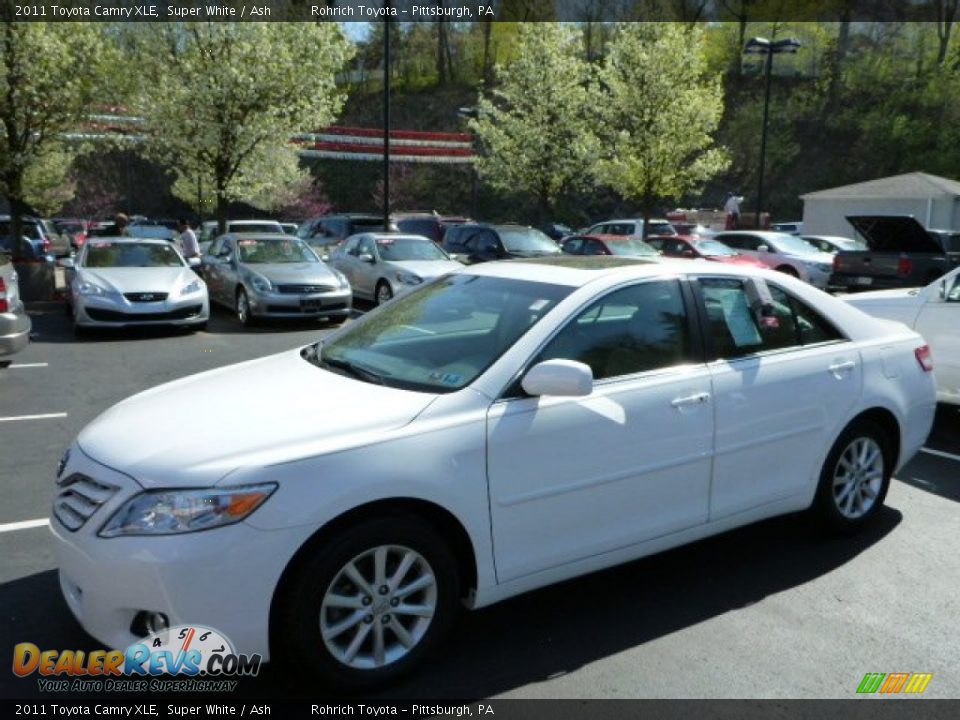 2011 Toyota Camry XLE Super White / Ash Photo #3