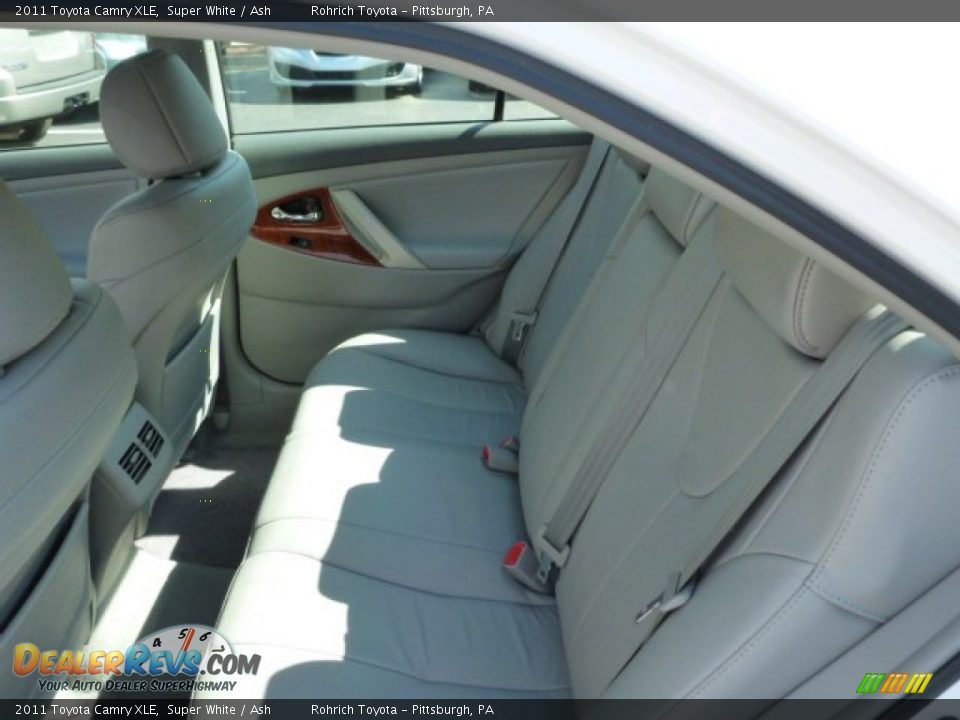 2011 Toyota Camry XLE Super White / Ash Photo #5