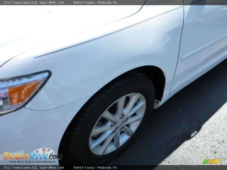 2011 Toyota Camry XLE Super White / Ash Photo #8