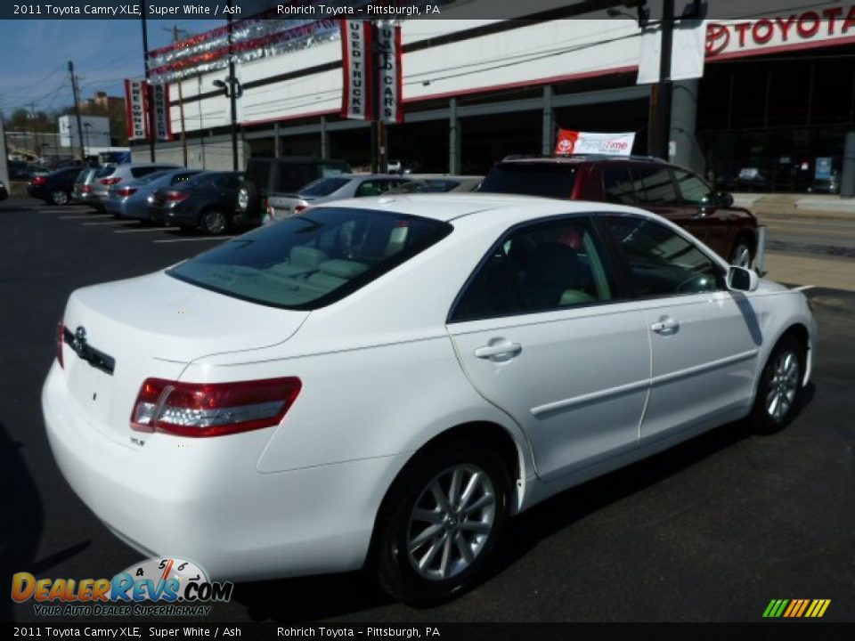 2011 Toyota Camry XLE Super White / Ash Photo #11