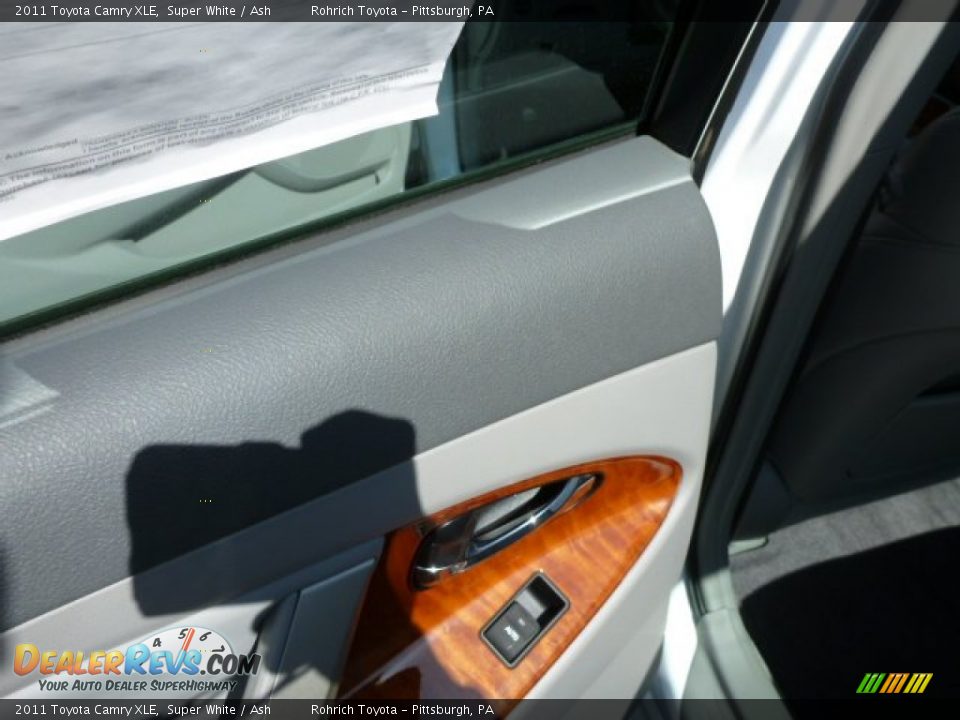 2011 Toyota Camry XLE Super White / Ash Photo #14