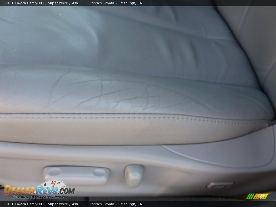 2011 Toyota Camry XLE Super White / Ash Photo #17