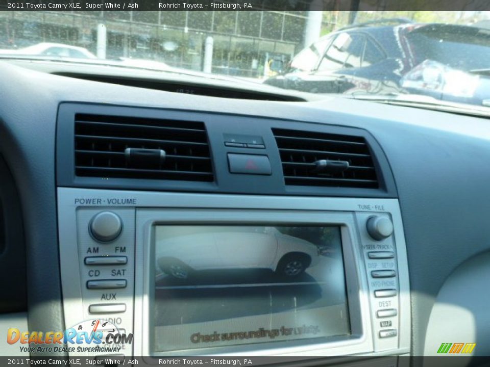 2011 Toyota Camry XLE Super White / Ash Photo #18