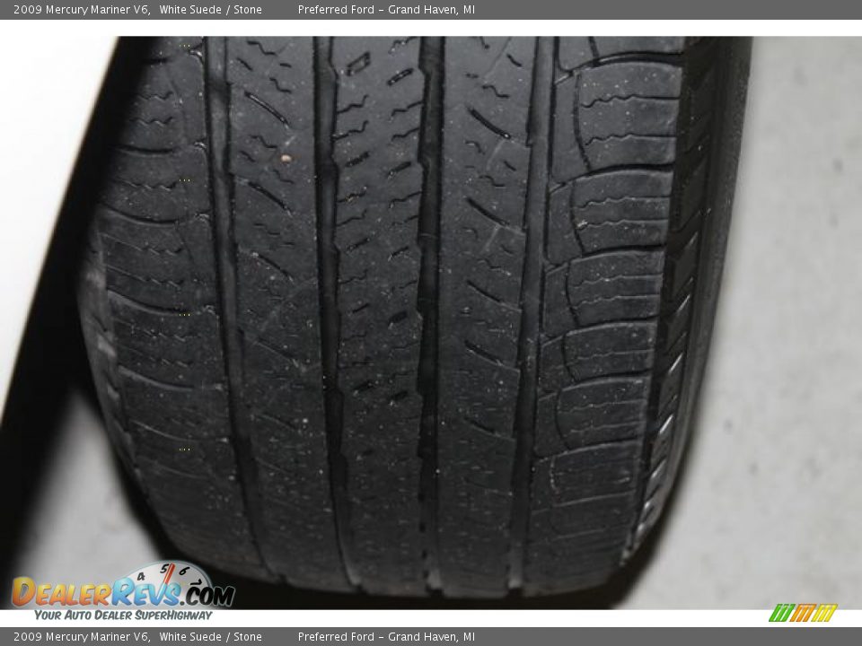 2009 Mercury Mariner V6 White Suede / Stone Photo #11