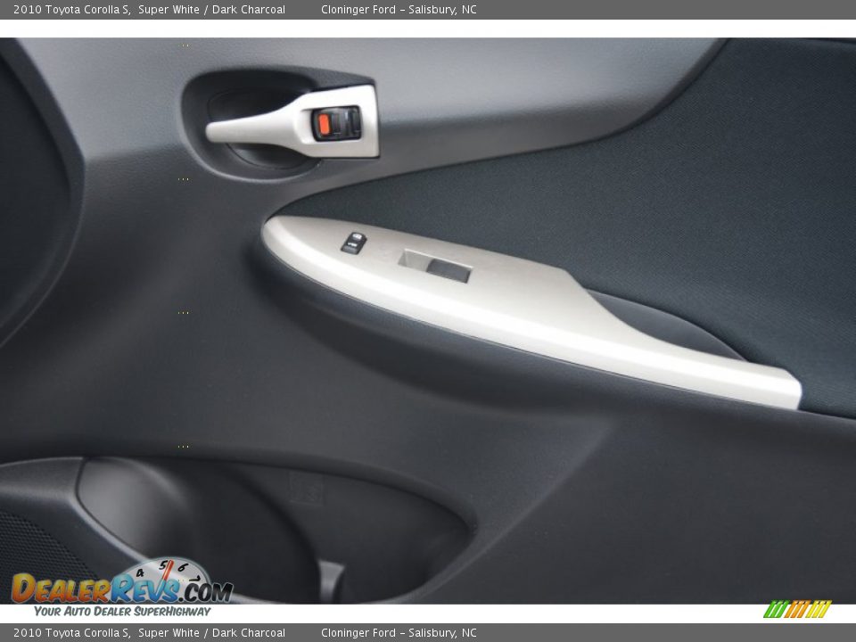 2010 Toyota Corolla S Super White / Dark Charcoal Photo #17