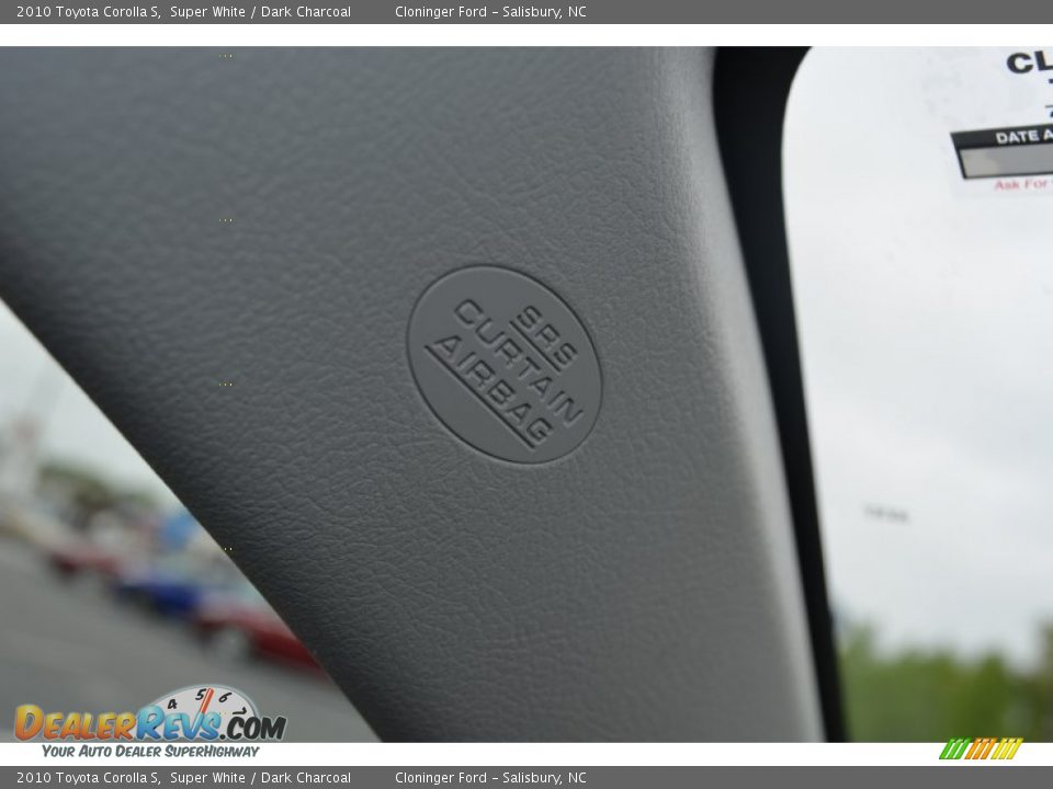 2010 Toyota Corolla S Super White / Dark Charcoal Photo #29