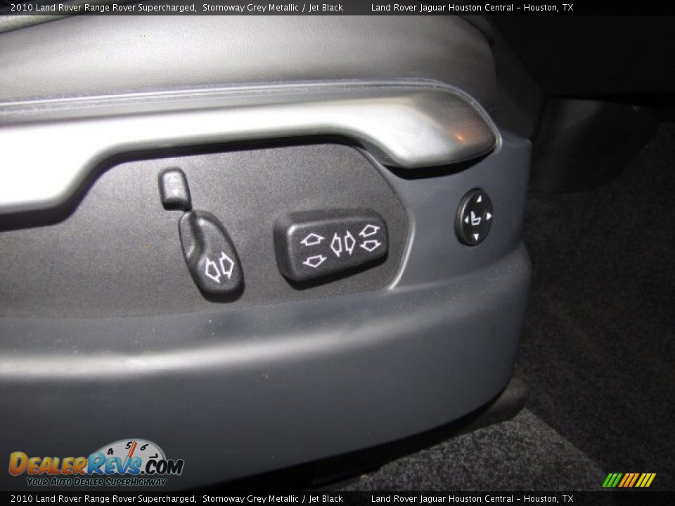 Controls of 2010 Land Rover Range Rover Supercharged Photo #26