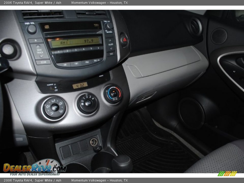 2006 Toyota RAV4 Super White / Ash Photo #12