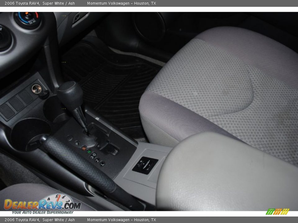 2006 Toyota RAV4 Super White / Ash Photo #13
