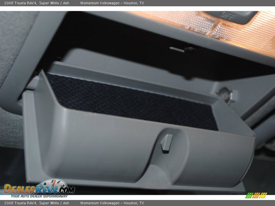 2006 Toyota RAV4 Super White / Ash Photo #14