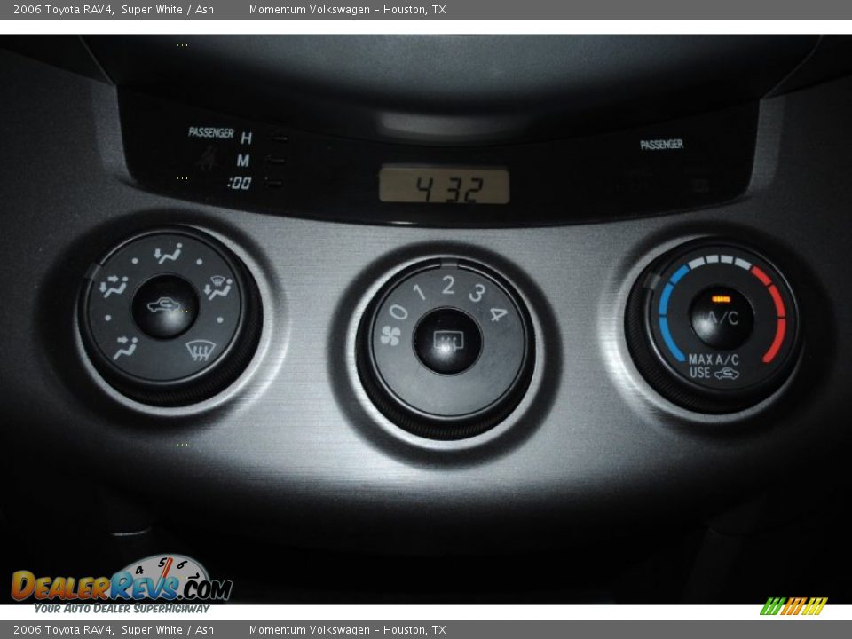 2006 Toyota RAV4 Super White / Ash Photo #16