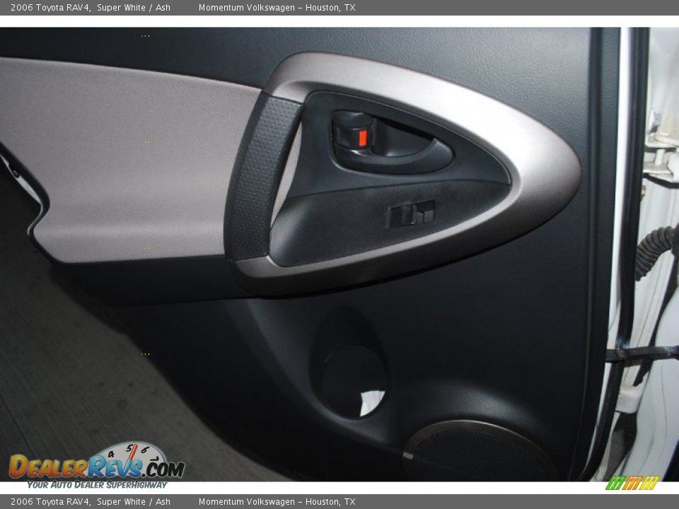2006 Toyota RAV4 Super White / Ash Photo #21