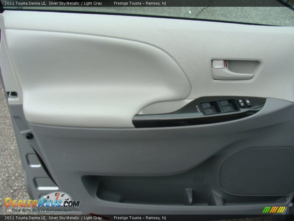 2011 Toyota Sienna LE Silver Sky Metallic / Light Gray Photo #6