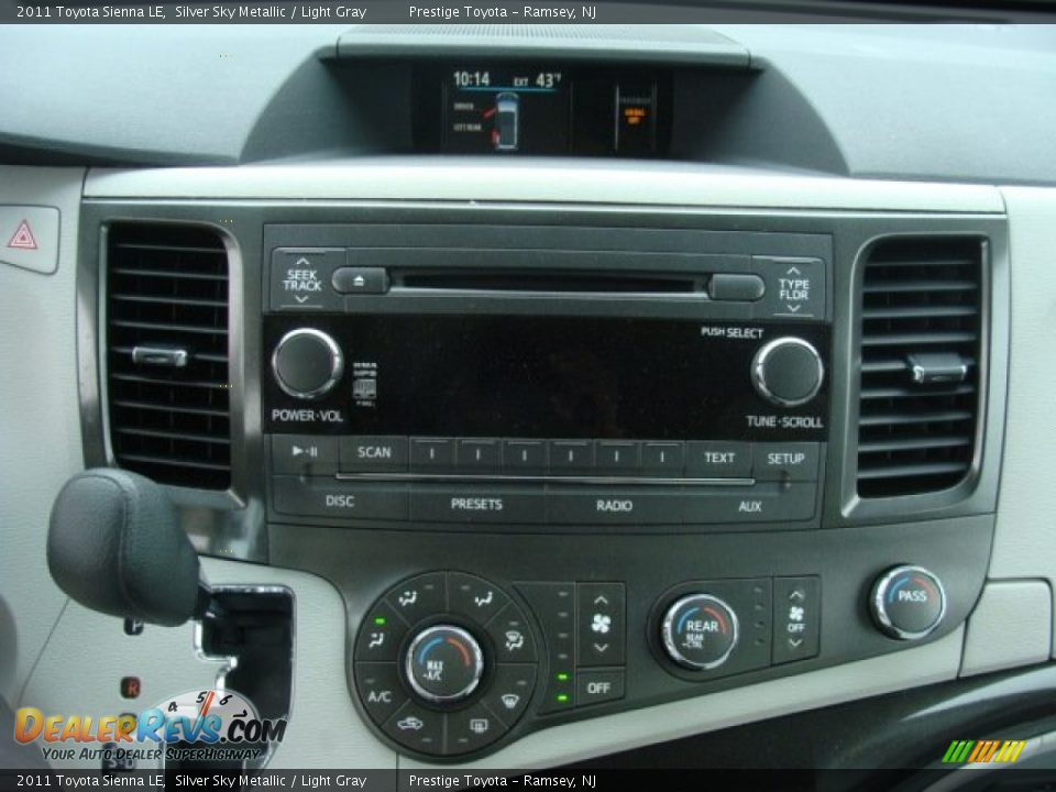 2011 Toyota Sienna LE Silver Sky Metallic / Light Gray Photo #10