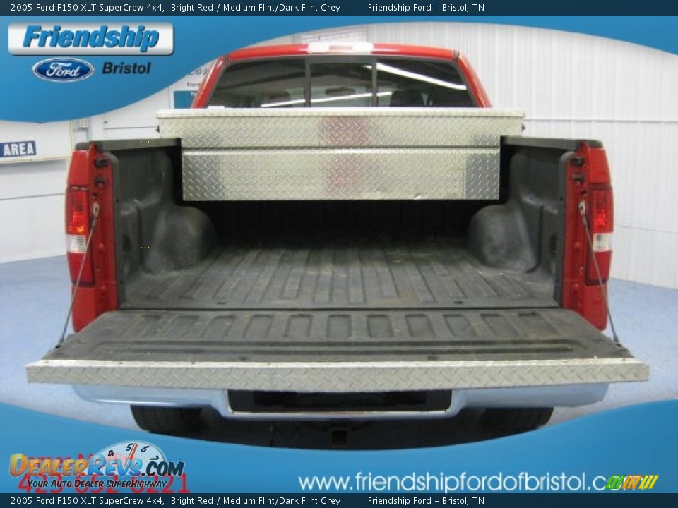 2005 Ford F150 XLT SuperCrew 4x4 Bright Red / Medium Flint/Dark Flint Grey Photo #5