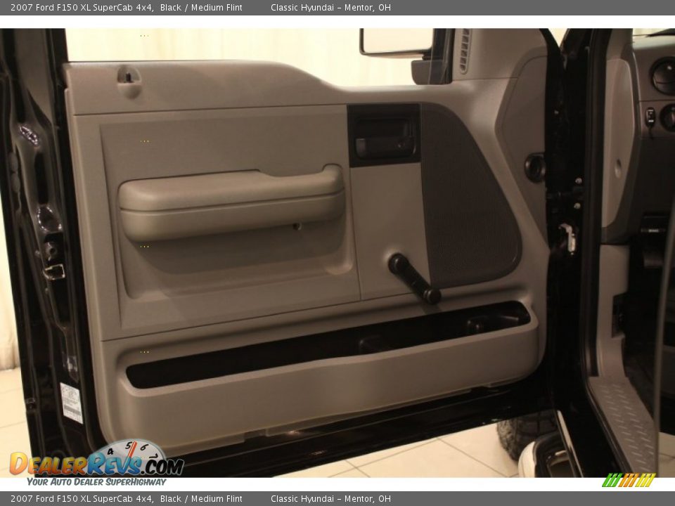 2007 Ford F150 XL SuperCab 4x4 Black / Medium Flint Photo #4