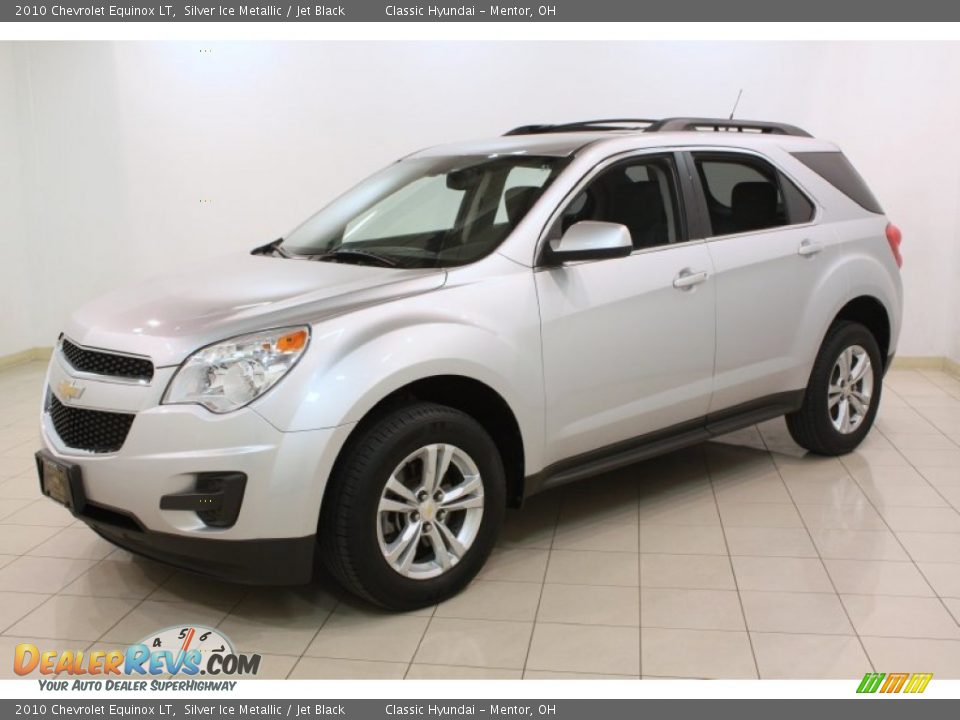 Front 3/4 View of 2010 Chevrolet Equinox LT Photo #3