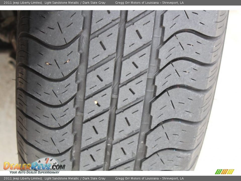 2011 Jeep Liberty Limited Light Sandstone Metallic / Dark Slate Gray Photo #11