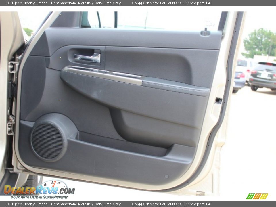 2011 Jeep Liberty Limited Light Sandstone Metallic / Dark Slate Gray Photo #17