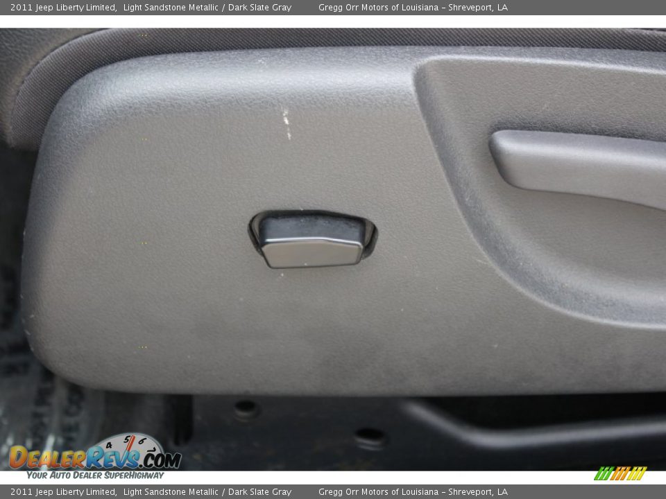 2011 Jeep Liberty Limited Light Sandstone Metallic / Dark Slate Gray Photo #29