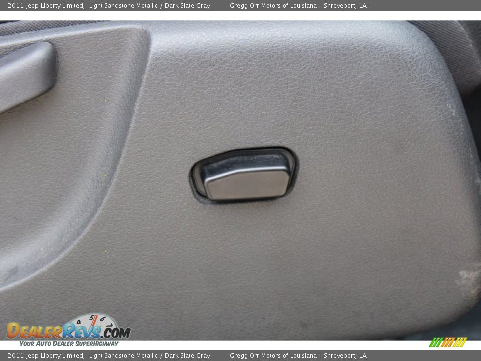 2011 Jeep Liberty Limited Light Sandstone Metallic / Dark Slate Gray Photo #30