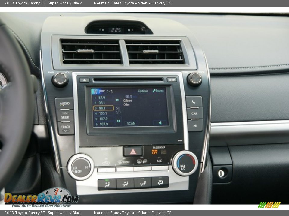 2013 Toyota Camry SE Super White / Black Photo #6