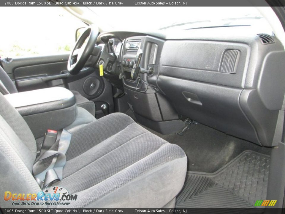 2005 Dodge Ram 1500 SLT Quad Cab 4x4 Black / Dark Slate Gray Photo #17
