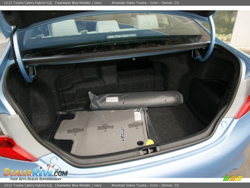 2013 Toyota Camry Hybrid XLE Clearwater Blue Metallic / Ivory Photo #8