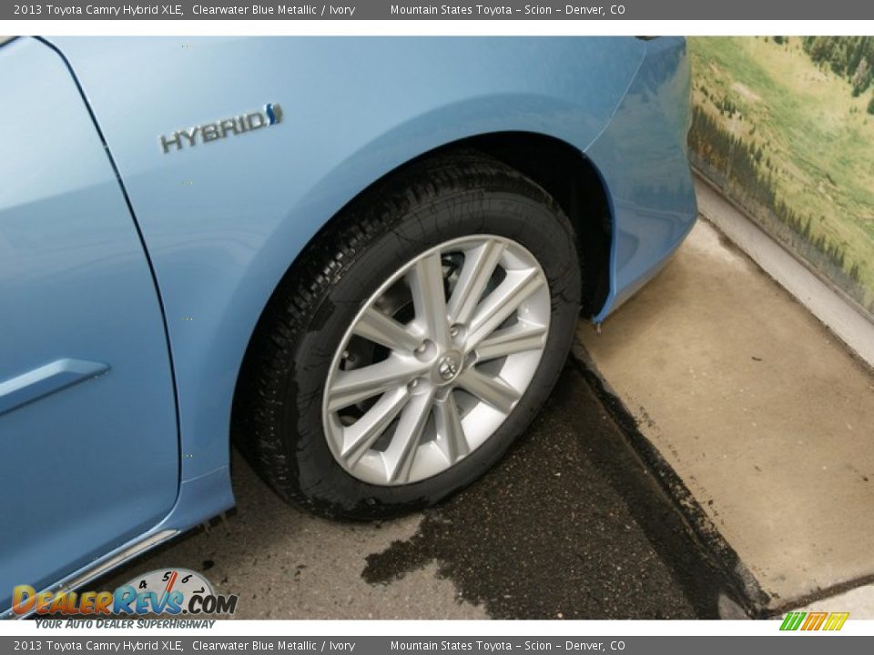 2013 Toyota Camry Hybrid XLE Clearwater Blue Metallic / Ivory Photo #9