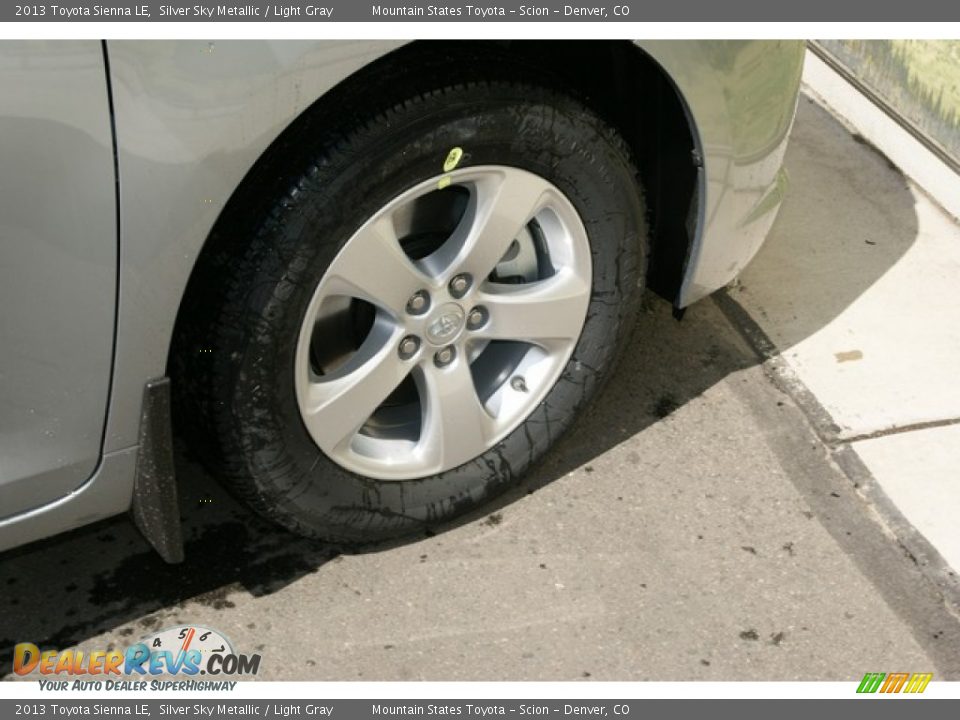 2013 Toyota Sienna LE Silver Sky Metallic / Light Gray Photo #10