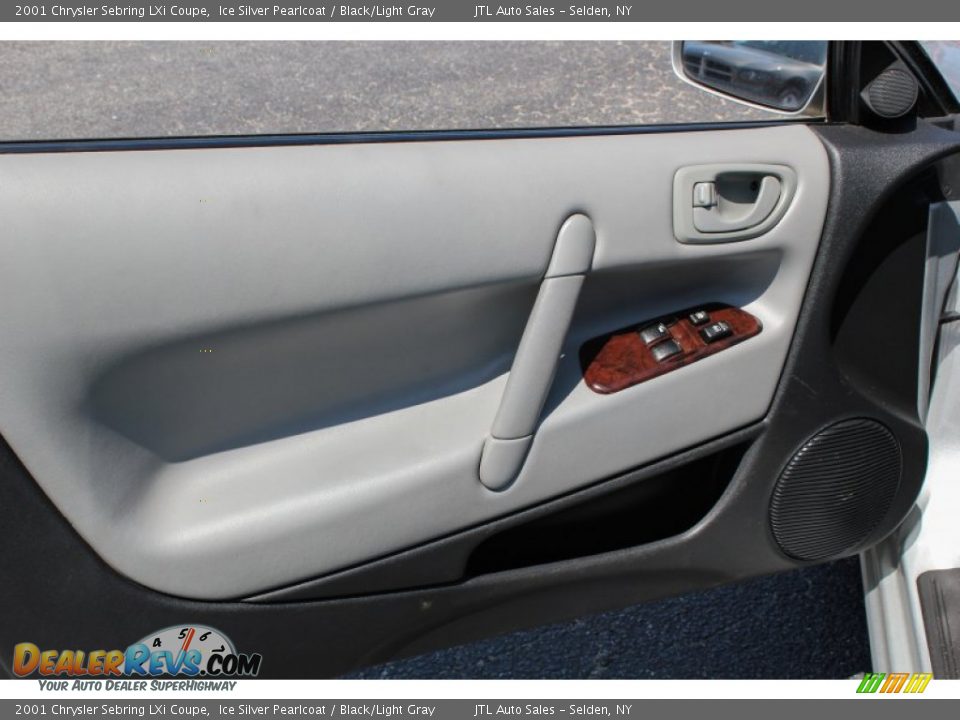 2001 Chrysler Sebring LXi Coupe Ice Silver Pearlcoat / Black/Light Gray Photo #10
