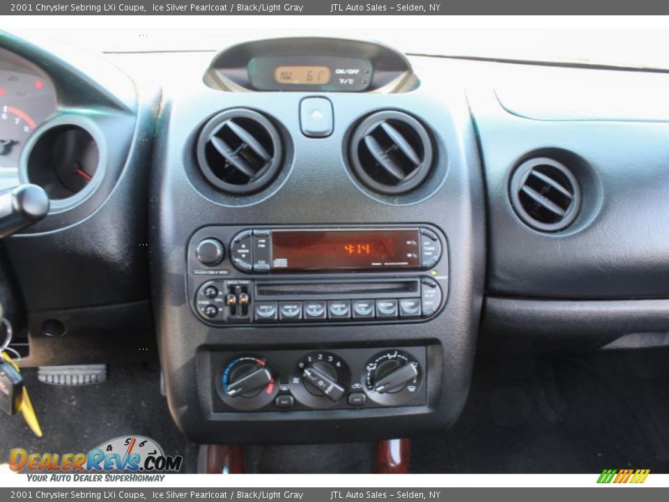 2001 Chrysler Sebring LXi Coupe Ice Silver Pearlcoat / Black/Light Gray Photo #13
