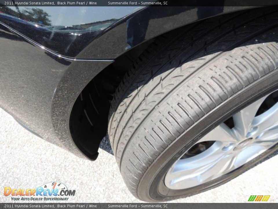 2011 Hyundai Sonata Limited Black Plum Pearl / Wine Photo #17