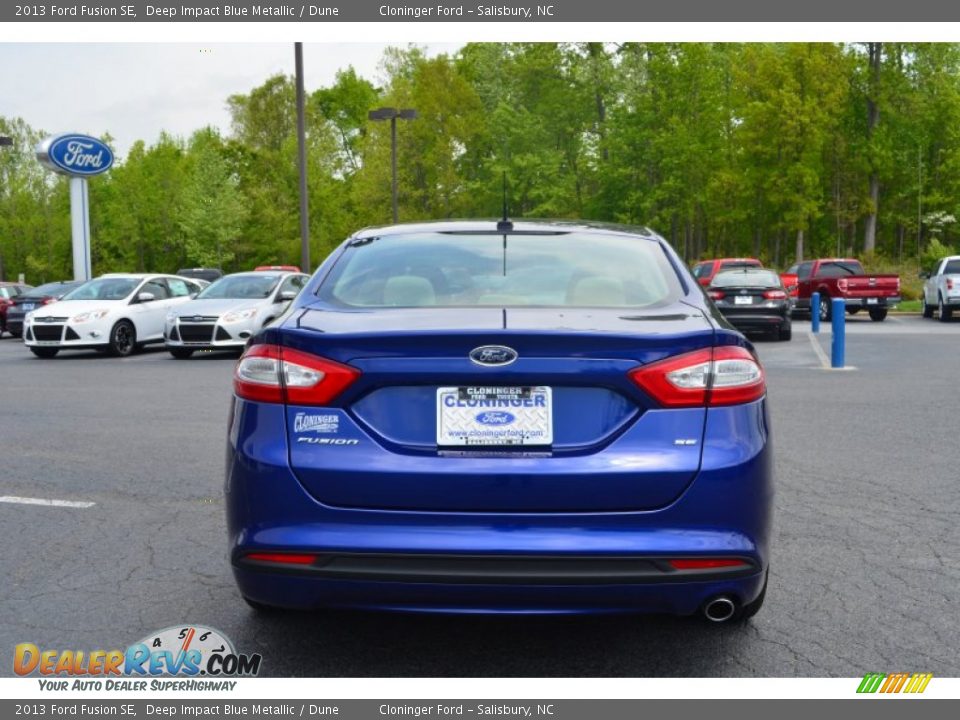 2013 Ford Fusion SE Deep Impact Blue Metallic / Dune Photo #4