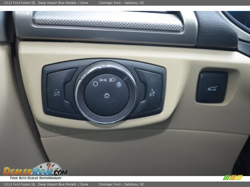 2013 Ford Fusion SE Deep Impact Blue Metallic / Dune Photo #22