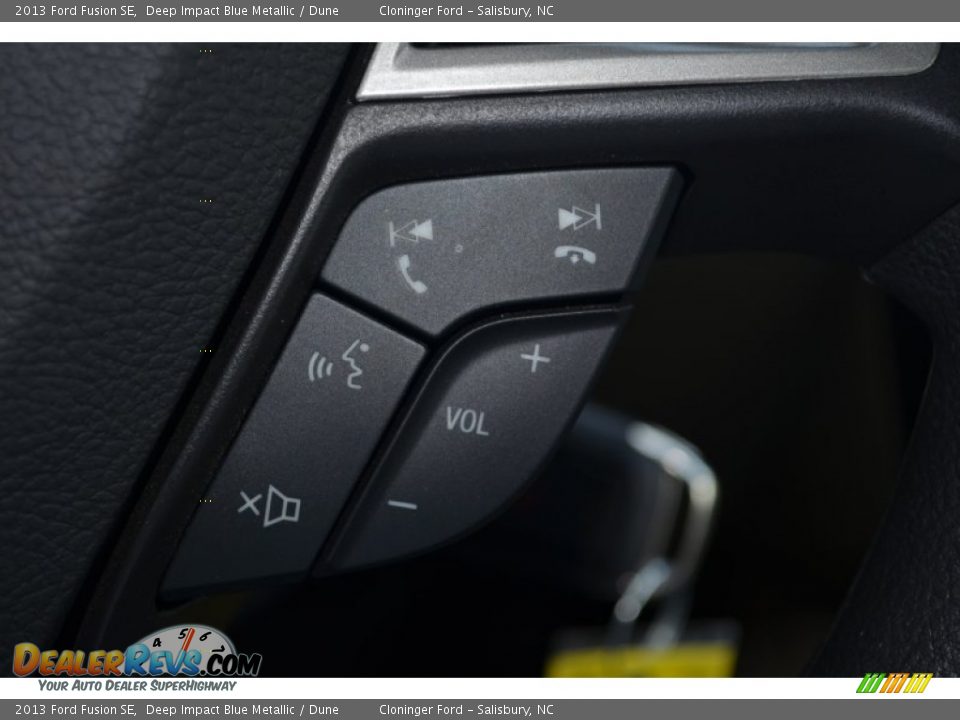 2013 Ford Fusion SE Deep Impact Blue Metallic / Dune Photo #28