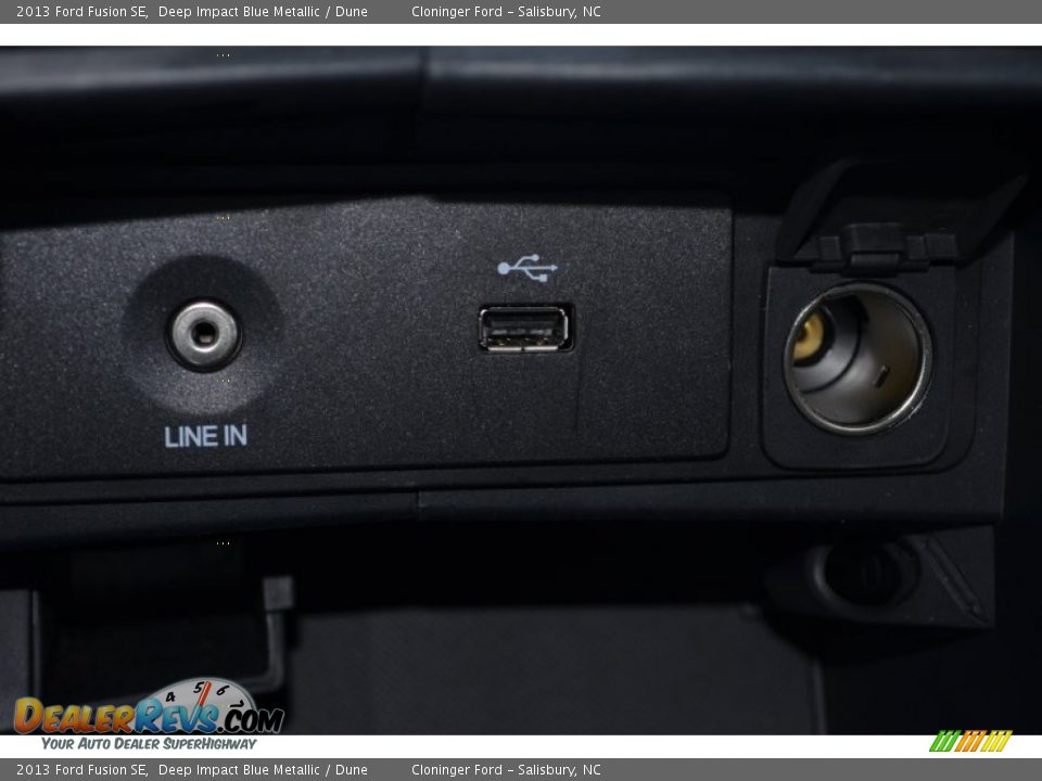 2013 Ford Fusion SE Deep Impact Blue Metallic / Dune Photo #33