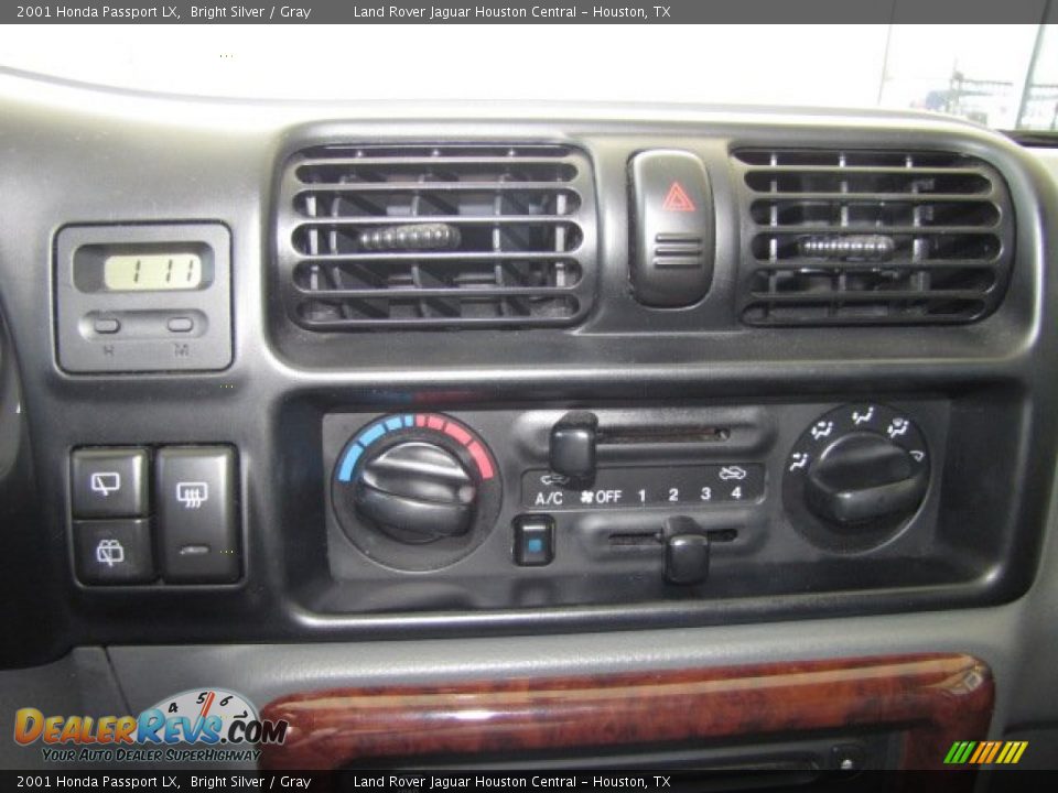 Controls of 2001 Honda Passport LX Photo #17