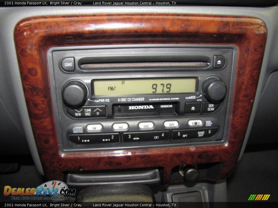 Audio System of 2001 Honda Passport LX Photo #18