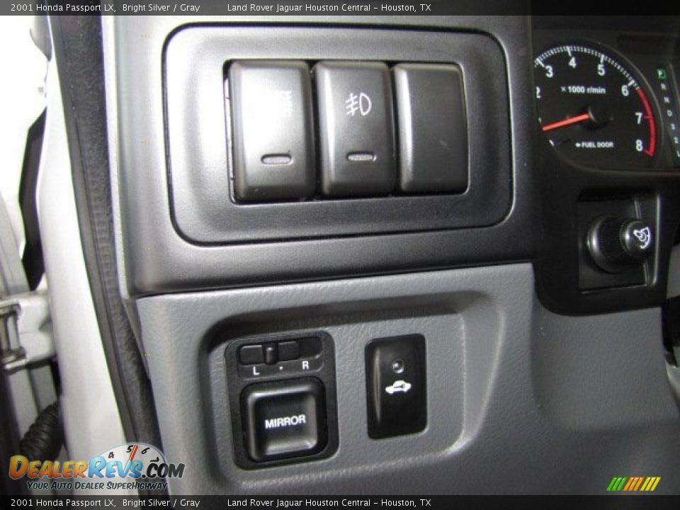 Controls of 2001 Honda Passport LX Photo #22