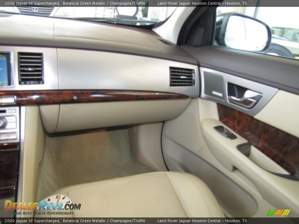 2009 Jaguar XF Supercharged Botanical Green Metallic / Champagne/Truffle Photo #30