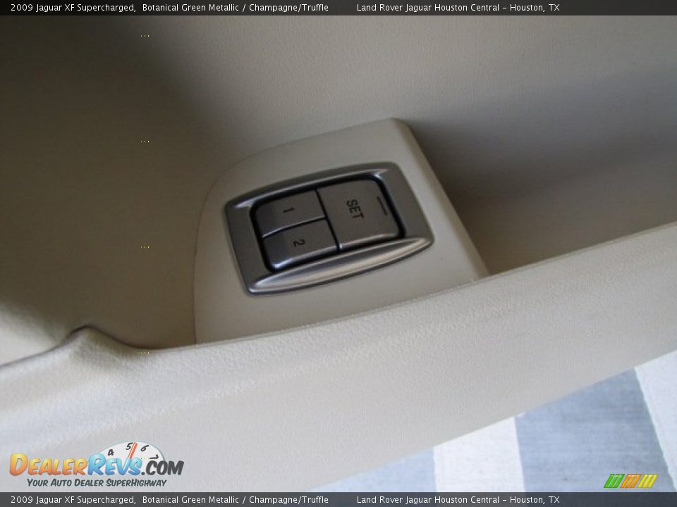 Controls of 2009 Jaguar XF Supercharged Photo #32