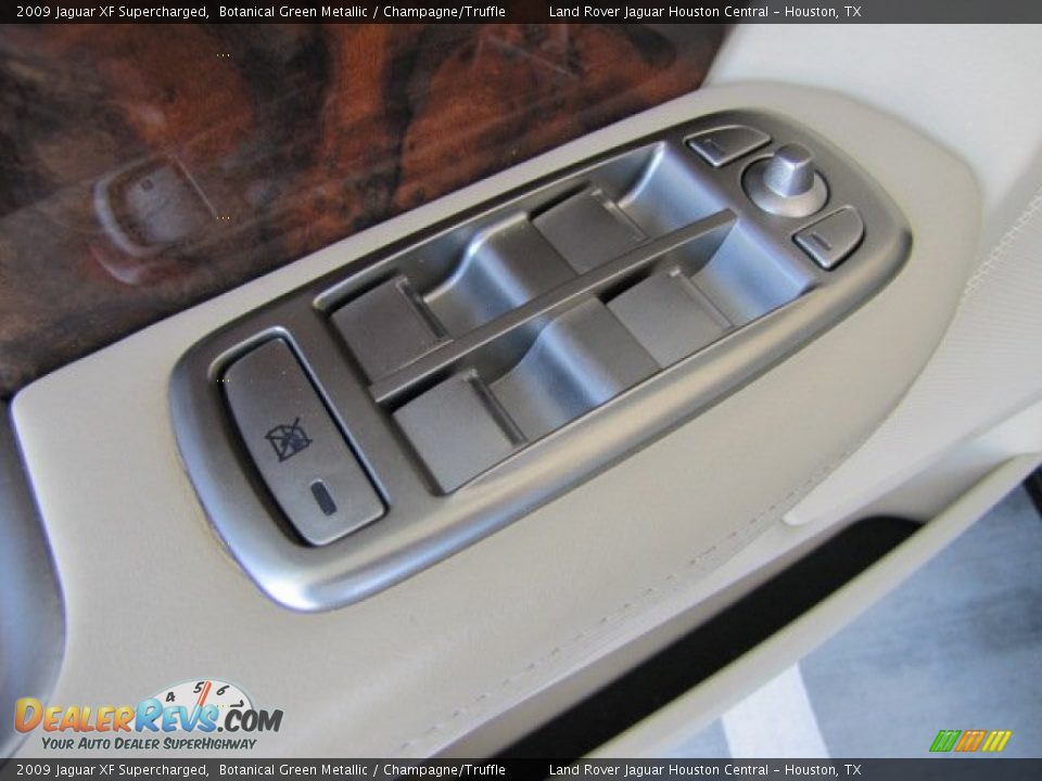 Controls of 2009 Jaguar XF Supercharged Photo #33