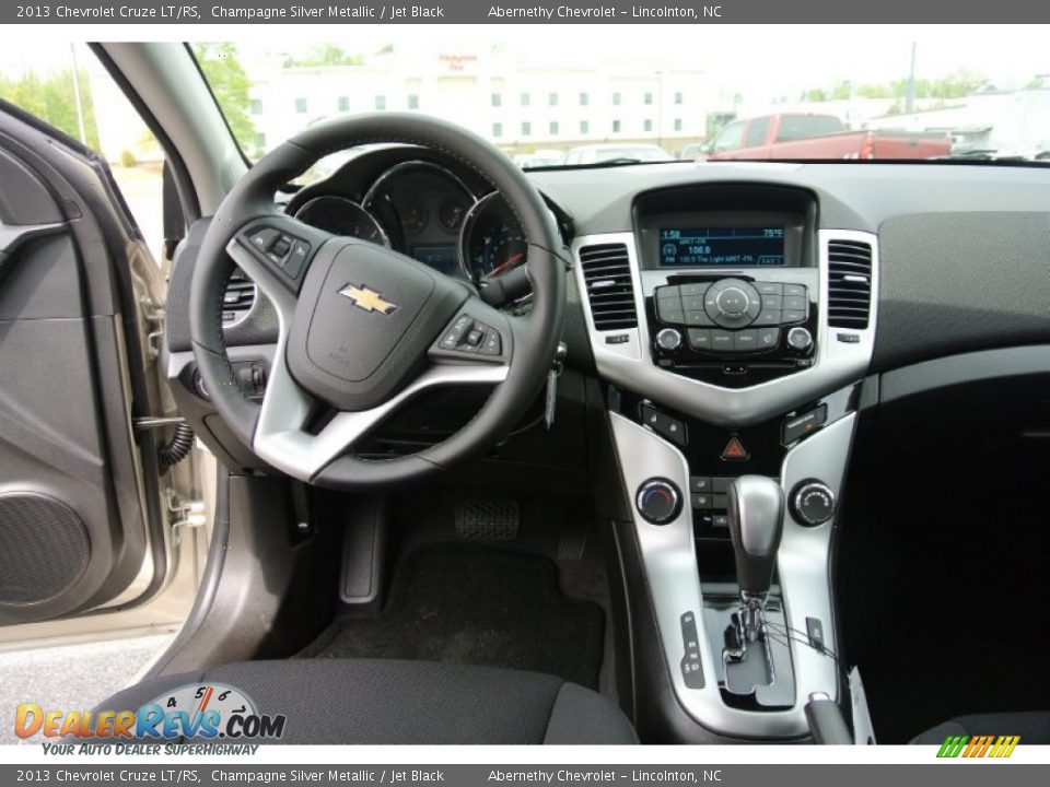 Dashboard of 2013 Chevrolet Cruze LT/RS Photo #16