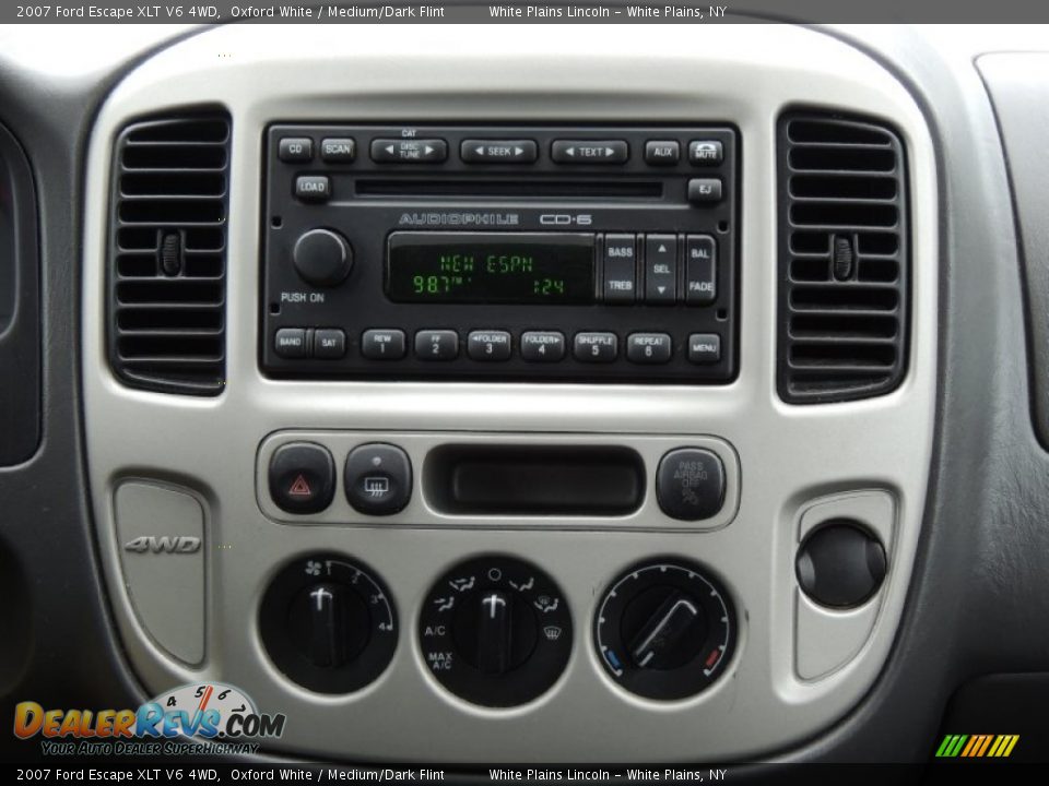 2007 Ford Escape XLT V6 4WD Oxford White / Medium/Dark Flint Photo #17
