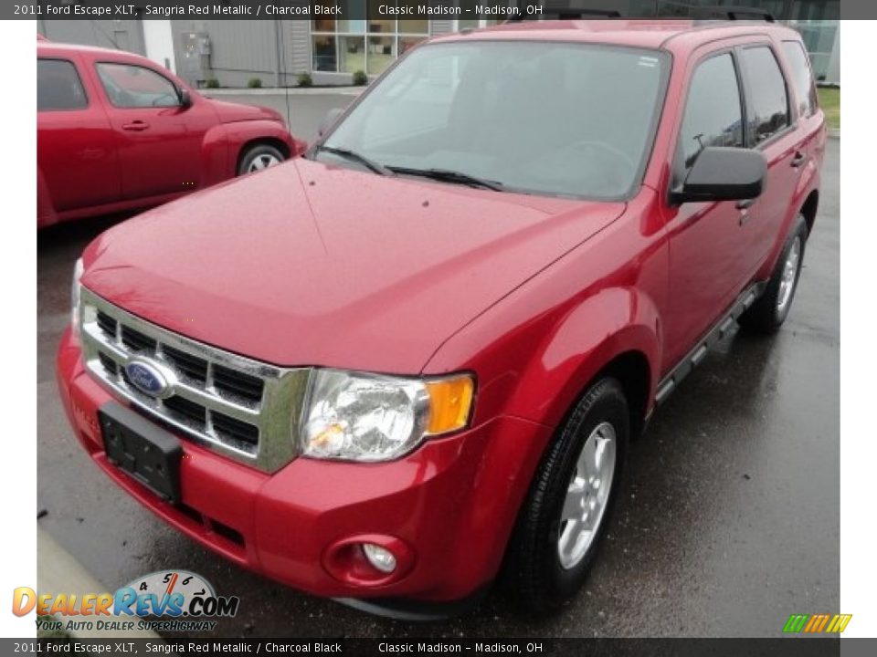 Front 3/4 View of 2011 Ford Escape XLT Photo #2