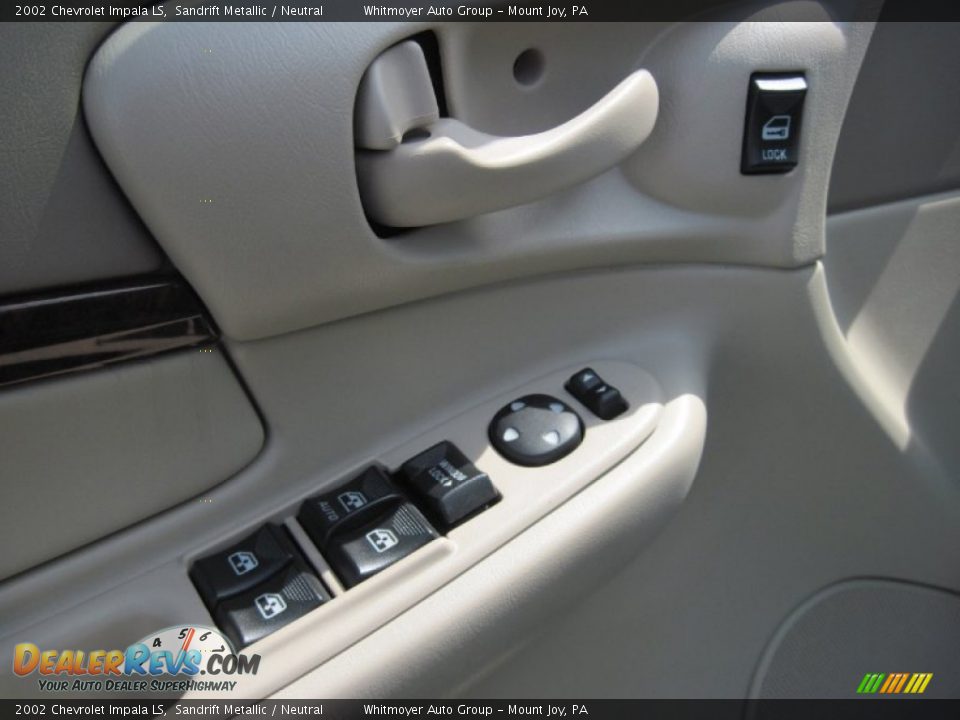 2002 Chevrolet Impala LS Sandrift Metallic / Neutral Photo #17